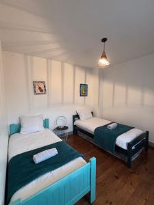 two beds sitting in a room with at Maison de ville Chauny in Chauny