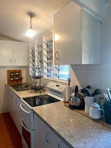 Kuchyň nebo kuchyňský kout v ubytování The Channon Vintage Farm Bales Country Charm