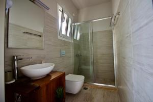 Koupelna v ubytování Chloe Apartments