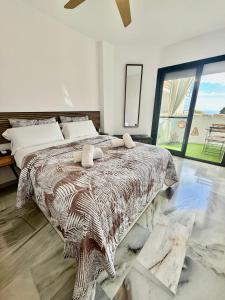 Katil atau katil-katil dalam bilik di Luxury Beach Apartment +29 gambar