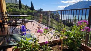 ナーゴ・トルボレにあるAppartamenti Nido d'Aquila - Garda Lake Viewのギャラリーの写真