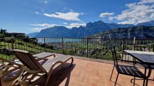 ナーゴ・トルボレにあるAppartamenti Nido d'Aquila - Garda Lake Viewのギャラリーの写真