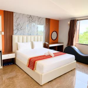 a bedroom with a large white bed and a window at Đức Trâm Hotel Hồ Chí Minh in Ho Chi Minh City