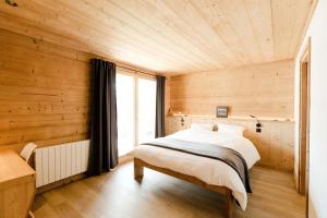 Ένα ή περισσότερα κρεβάτια σε δωμάτιο στο Chalet Cerf Blanc