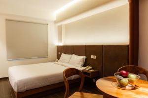 Postel nebo postele na pokoji v ubytování Omar Hotel