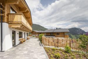 a house with a wooden fence and a walkway at AAF - Familien-Chalet Gipfelblick in Forstau