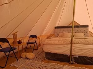 Desert Romance Retreatにあるベッド +8枚の写真