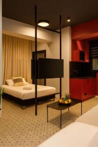 Postel nebo postele na pokoji v ubytování Levinski Market Hotel + 82 fotografií