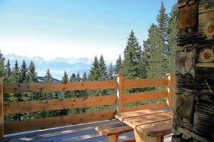 a wooden bench sitting on top of a wooden fence at Alpine-Lodges Matthias in Hintersauerwald