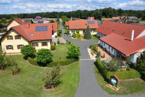 an aerial view of a house with a driveway at Ferien- & Kürbishof Majczan in Bad Radkersburg