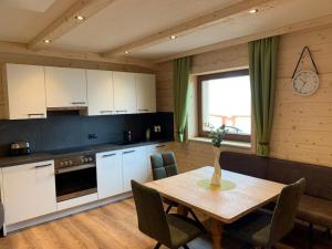 Una cocina o cocineta en Alpennestl