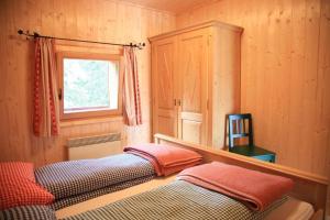 Postel nebo postele na pokoji v ubytování Alpine-Lodges Gertraud + 6 fotografií