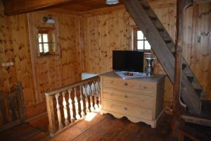 a wooden cabin with a television on a dresser at Kreischberg Troadkasten in Sankt Ruprecht ob Murau