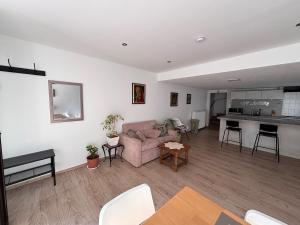 a living room with a couch and a table at Gemütliche Wohnung an der Antoniuslinde im Kurort in Erwitte