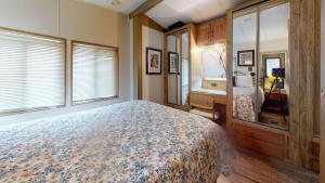 Postel nebo postele na pokoji v ubytování #244 Tiger Run + 4 fotografie