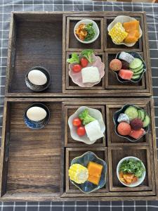 a wooden box filled with different types of food at Dali Tanuki Fantasy Seaview Villa in Dali +121 photos