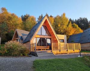 a small cabin with a gambrel roof at Mountains & Lakes - Chaletdorf & Appartements in Villach