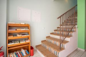a book shelf with books next to a staircase at Alvor Ar de Mar Apart in Alvor