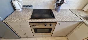 Η κουζίνα ή μικρή κουζίνα στο House C13 Ilios 2 Complex