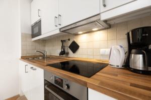 a kitchen with a sink and a microwave at Holunderbusch in Schönberger Strand