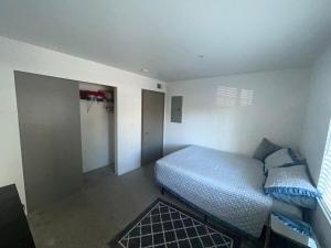a bedroom with a blue bed in a room at Very spacious 1Bed 1Bath Unit in Saint-Louis