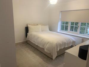 Gallery image of Cozy Room in Peaceful Home in Cheadle Hulme