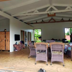 a dining room with wicker chairs and a table at Mountain Breeze Rarotonga in Arorangi