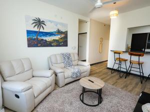 TV a/nebo společenská místnost v ubytování Desert Daisy