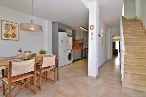 Kuchyň nebo kuchyňský kout v ubytování Dúplex en el centro del pueblo