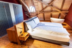 Postel nebo postele na pokoji v ubytování Hotel Schloss Rued - Boutique Hideaway