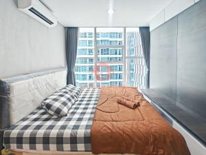 Ένα ή περισσότερα κρεβάτια σε δωμάτιο στο Cozy 1BR Brooklyn Apt Alam Sutra Pool, Gym +33 φωτογραφίες