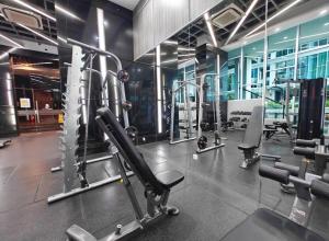 Γυμναστήριο ή/και όργανα γυμναστικής στο Cozy 1BR Brooklyn Apt Alam Sutra Pool, Gym