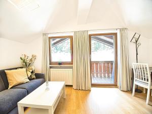 a living room with a couch and a table at Ferienwohnung Kehlsteinblick in Berchtesgaden