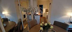 a dining room with a table with flowers on it at Central apartment with 2 bedrooms in Tromsø +2 photos