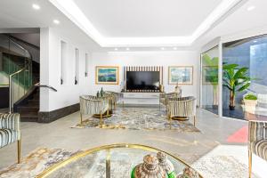 a living room with a tv and a table at The sunset resorts - منتجع ساحل الغروب in Jeddah