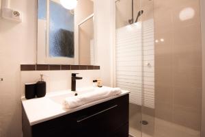 a bathroom with a sink and a shower at Magnifique appartement proche gare et centre ville in Lille +24 photos