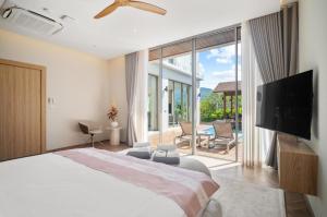 TV a/nebo společenská místnost v ubytování Subata Villa AMAS, Bang Tao