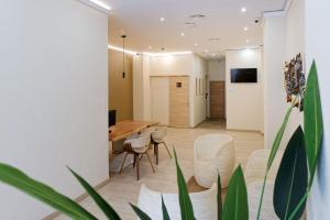 a dining room with a table and chairs at Ura Hotel Boutique Gurea in Las Palmas de Gran Canaria
