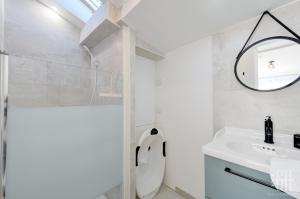 Un baño de La Terrasse De Leonardo - 6V - 2 min du château