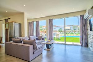 Bazén v ubytování Villa Cinque Elementi by Estia nebo v jeho okolí