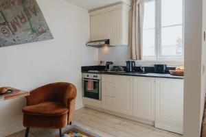 Η κουζίνα ή μικρή κουζίνα στο Cozy Hideaway Near the Heart of Antwerp +19 φωτογραφίες