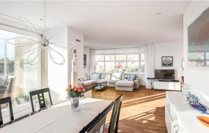 Khu vực ghế ngồi tại Light-flooded villa