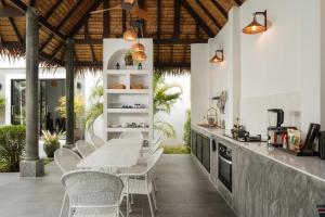 a kitchen and dining room with a table and chairs at Shanti Rock Residence Koh Phangan in Ko Kong Nui