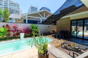 Bazén v ubytování Casa na praia Brava com piscina e jardim WM9244 nebo v jeho okolí