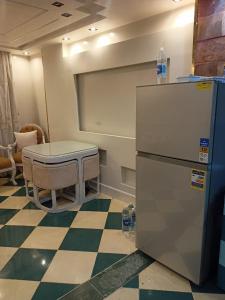 Kuchyň nebo kuchyňský kout v ubytování شقه الازاريطه