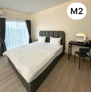 a bedroom with a bed and a desk with a computer at Monday Guesthouse2 Hatyai in Hat Yai +10 photos