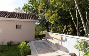 Taman di luar Lovely Home In Sinj +19 gambar