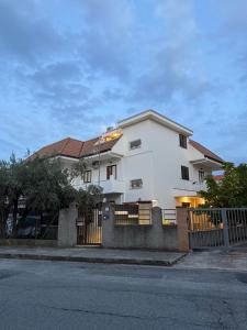 Budova, kde se apartmán nachází + 30 fotografií
