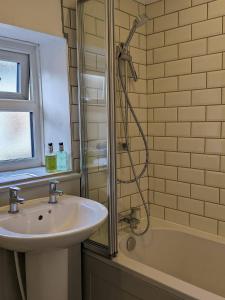 a bathroom with a sink and a shower at Cosy Cottage in beautiful Masham in Masham +15 photos