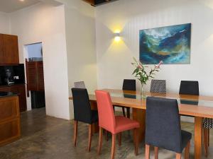 Η κουζίνα ή μικρή κουζίνα στο Kohomba House Colombo +19 φωτογραφίες